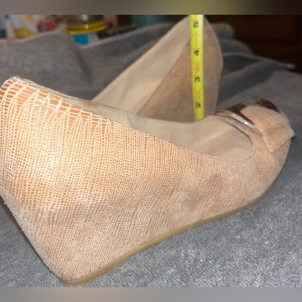 Stuart Weitzman Tan Beige Women Lizard Leather Wedge shoes sz 8.5 - Picture 9 of 13